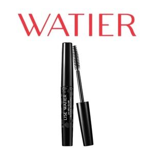 Black Mascara for Bold Lashes